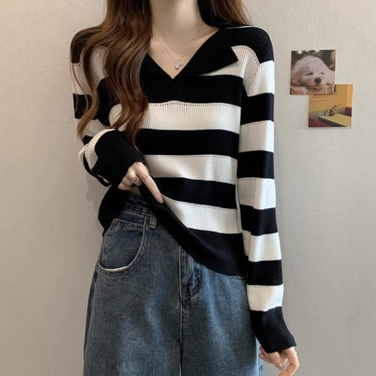Striped Knitted Base Layer Figure-flattering V-neck Top